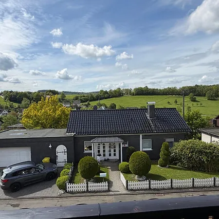 130m2 Mit Grossem Balkon Nahe Siegen شقة Netphen