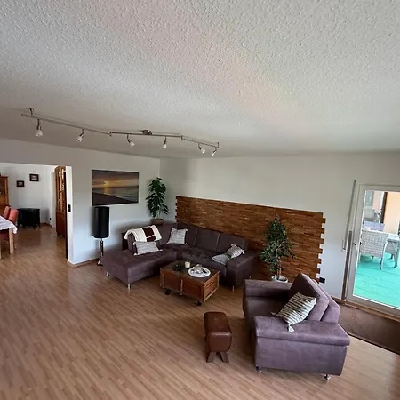 130m2 Mit Grossem Balkon Nahe Siegen Apartmán